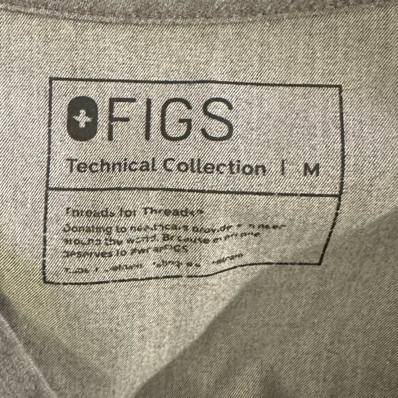 FIGS Casma™ Three-Pocket Scrub Top in Graphite - Picture 6 of 10